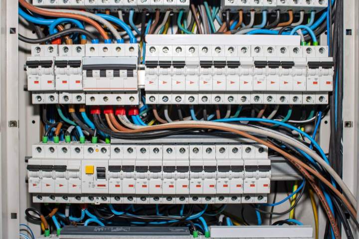 Sécurité et conformité pour vos systèmes électriques.